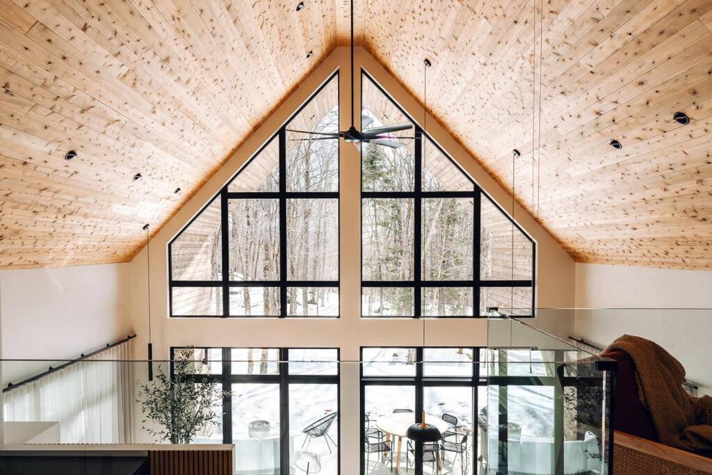 Luxurious Forest Retreat Near Tremblant Villa Val-des-Lacs Exterior photo